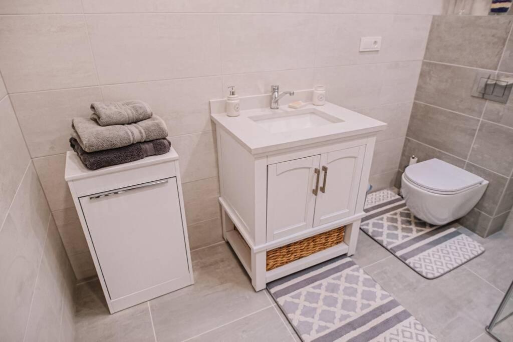 Spacious Kreves Apartment By Polo Apartments Каунас Экстерьер фото
