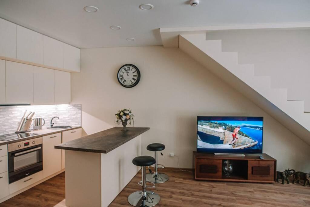 Spacious Kreves Apartment By Polo Apartments Каунас Экстерьер фото