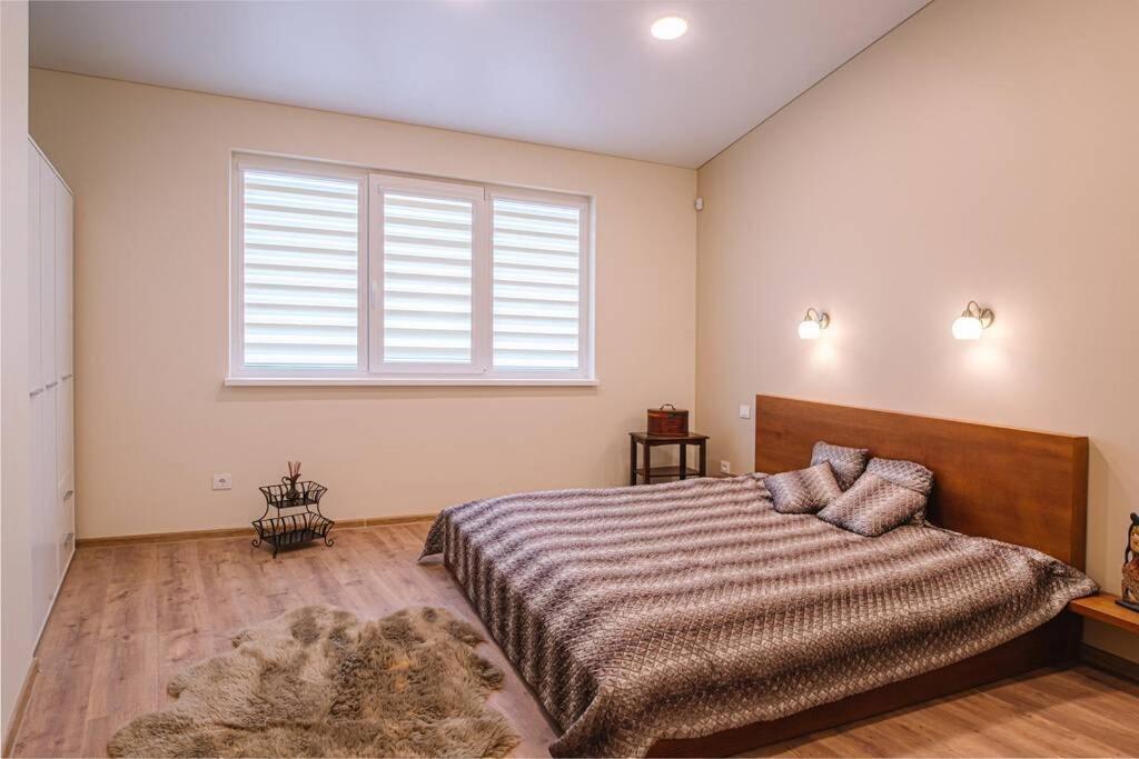 Spacious Kreves Apartment By Polo Apartments Каунас Экстерьер фото